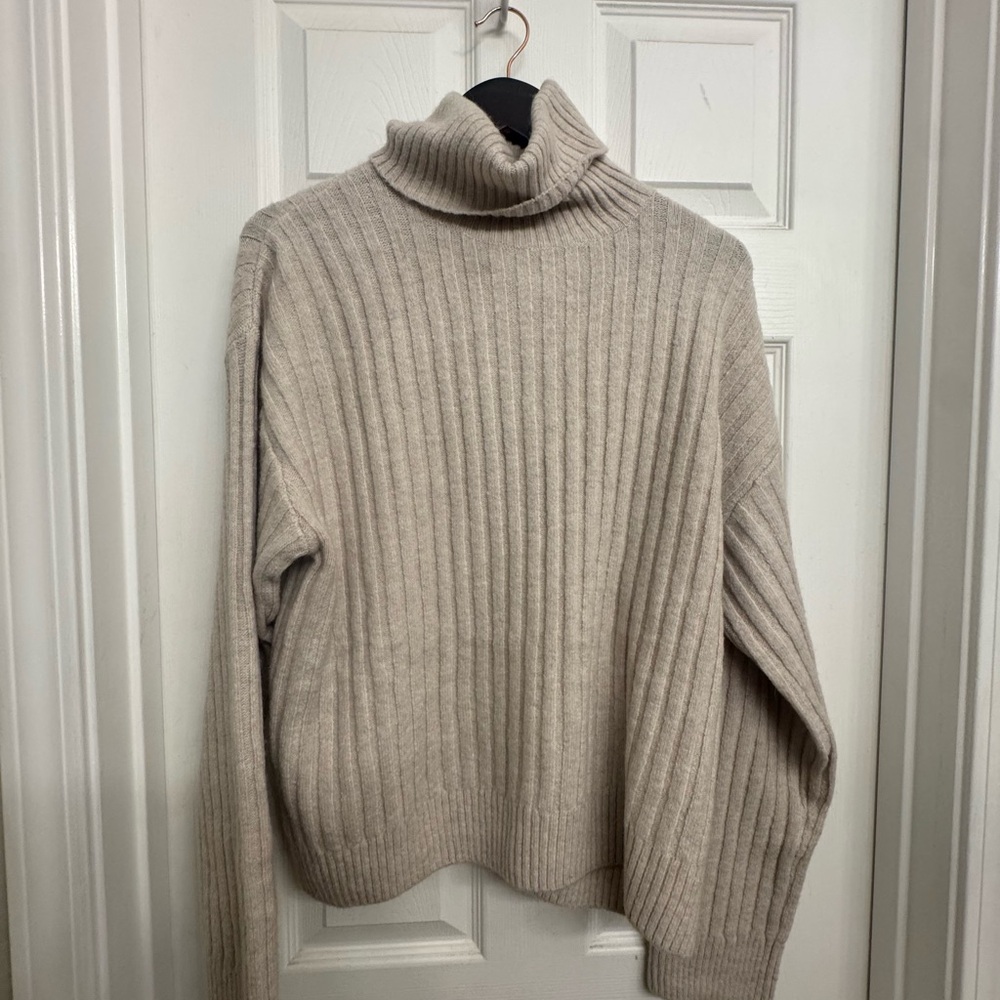 H&M Beige Ribbed Knit Sweater